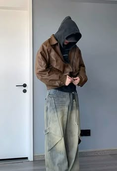 Brown Jacket Style, Brown Jacket Outfit Men, Brown Leather Outfit, Brown Shirt Outfit, Brown Jacket Outfit, Streetwear Fashion Winter, Brown Leather Jacket Outfit, Leather Jacket Fits, Japanese Street Fashion Men