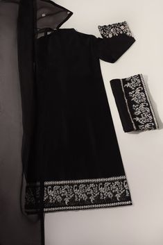 Designer Dresses Elegant, Asian Dresses, Pakistani Kurta, Simple Dress Casual, Desi Fits, Blouse Casual Fashion, Special Event Dresses, Psychology Student, Pakistani Fancy Dresses