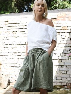 Linen Short Skirt /skirt With Pockets and Elastic Waistband/ 15 Colours - Etsy Spring Baggy Skirt With Pockets, Casual Voluminous Maxi Skirt With Pleated Waist, Casual Maxi Skirt With Pleated Waist, Relaxed Solid Pleated Skirt For Summer, Spring Long Skirt With Relaxed Fit, Solid Color Relaxed Fit Pleated Summer Skirt, Solid Color Summer Pleated Relaxed Fit Skirt, Summer Solid Color Relaxed Pleated Skirt, Voluminous Solid Skirt For Summer