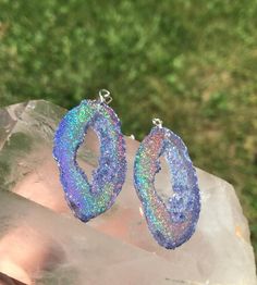 These purple holographic color shifting geode earrings are sure to get compliments or make an amazing one of a kind gift! They are mostly a clear purple at a certain angle and then as soon as they shift they show a beautiful sparkly rainbow. They are lightweight and won't bother your ears. For those who want all the sparkle but in a smaller geode stud, these are also available! https://www.etsy.com/listing/1180059919/holographic-gem-studs Matching necklaces available, link below https://www.etsy Holographic Color, Purple Holographic, Rainbow Sparkle, Boho Chic Earrings, Geode Earrings, Long Tassel Earrings, Diy Resin Crafts, Matching Necklaces, Leather Tassel