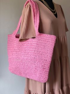 Pink Square Crochet Bag For Summer, Pink Square Crochet Bag For The Beach, Pink Square Crochet Beach Bag, Pink Square Crochet Bag For Beach, Trendy Crochet Rectangular Straw Bag, Casual Pink Crochet Rectangular Bag, Casual Pink Rectangular Crochet Bag, Pink Square Shoulder Bag For The Beach, Handmade Pink Straw Bag For Travel