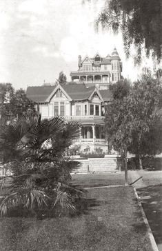 Crocker Mansion at 300 S. Olive St, as seen from the corner of Third and Hill Streets, Bunker Hill, downtown Los Angeles, circa 1890 Old Victorian Mansions, Bunker Hill Los Angeles, Huge Home, Garden Of Allah, 1950s Hollywood, Jesus Drawings, Bunker Hill, The Golden Years