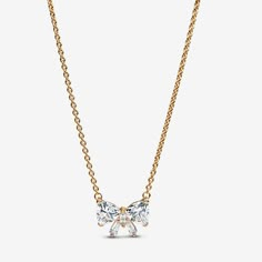 You're never fully dressed without a bow. But this time, that bow is made up of sparkling cubic zirconia, set in a 14k gold plated bow-shaped centrepiece, fixed to an adjustable chain. The stones have been especially cut to create a bow shape when arranged, ready to tie all your looks together. Wear this collier necklace for a touch of festive sparkle, or wrap it with love for the one who's top of your gift list. - Pandora Sparkling Bow Necklace - 14k Gold-plated unique metal blend / Cubic Zirco Pandora Bow Necklace, Pandora Wishlist, Necklace Pandora, Charms Disney, Pandora Essence, Custom Charm Bracelet, Heart Promise Rings, Custom Charm Necklaces, Pandora Necklace