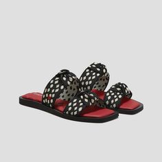 Summer Travel Slip-on Sandals, Summer Textile Sandals For Vacation, Flat Textile Sandals For Vacation, Textile Flat Heel Beach Sandals, Textile Flat Heel Sandals For Beach, Beach Textile Flat Heel Sandals, Textile Beach Sandals For Summer, Summer Vacation Sandals With Ortholite Insole, Comfortable Summer Slippers With Ortholite Insole