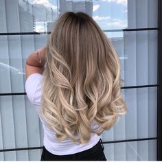 Natural Blonde Hair Root Melt, Blonde Hair Ideas For Winter, Light Brown Hair With Blonde Balayage, Hair Color Ideas For Blondes Winter, Cool Toned Blonde Balayage, Blondette Hair, Blonde Hairlights, Winter Blonde Hair Balayage, Balayage Dark