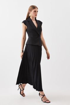 This Expertly-Crafted Garment Combines The Fluidity Of Soft Pleats With The Directional Aesthetic Of A Tailored Blazer. Notched Lapels Provide A Directional Touch, While Soft Pleats Cascade Down To Just Below The Knee.Linen Fabricationcompact Stretchpleated Skirtmidi Hemline Waistcoat Style, Soft Skirt, Tailored Blazer, Pleated Midi Skirt, Fitted Silhouette, Flared Skirt, Karen Millen, Fashion Face, Black Midi Dress