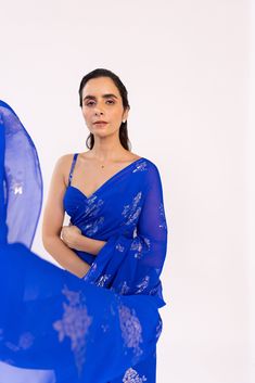 Featuring a royal blue pre-stitched saree in gorgette lurex base. It is paired with a strappy bandeau blouse. Color: ROYAL BLUE FABRIC: GEORGETTE LUREX Delivery time 15 to 20 days Royal Blue Saree, Look Wide Leg, Royal Blue Fabric, Stitched Saree, Pink Wrap, Pop Up Event, Thread Work, Blouse Styles, Blue Fabric