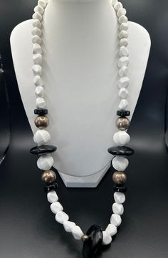 Vintage Black White And Silver Tone Beaded Necklace Elegant Party Necklace With Wooden Beads, Casual Round Bead Necklaces For Party, Elegant White Necklaces With Wooden Beads, Wooden Bead Jewelry, Mixed Beads Necklace, Creating Jewelry, Wooden Beads, Vintage Black, Silver Tone