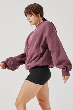 Your closet essentials start with a classic, oversized crewneck. Wear for couch snuggles, post-workout moments, or on-the-go. There’s no wrong way to comfort. Our fav feature? The hidden side pockets (for your snacks, of course). Cloud Cushion, To Buy List, Corset Bra, Mermaid Dreams, Vegan Leather Handbag, Workout Style, Crewneck Design, Oversized Crewneck, Closet Essentials