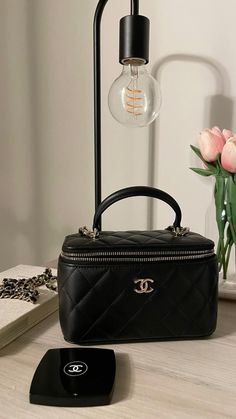 Boujee Aesthetic, Luxury Bags Collection, Handbag Heaven, Love Travel, Beautiful Handbags, Money And Happiness, Girls World, Travel Fashion