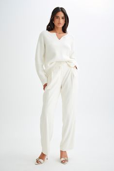 A warm embrace.The JENELLE Fluffy Oversized Jumper is the epitome of cozy chic. With its V neckline and open design, this jumper offers a relaxed and stylish look. The long sleeves and slouchy fit make it perfect for layering, providing both comfort and warmth. Crafted from a fluffy, unlined knit, the Jenelle Jumper is ideal for snuggling up in style during the colder months. Capsule Wardrobe Accessories, Capsule Wardrobe Basics, European Summer Outfits, Wardrobe Accessories, Maxi Dress Sale, Oversized Jumper, Capsule Outfits, Beige Dresses, Cozy Chic