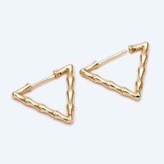 High quality 18K gold plated brass hoop earring hooks, color not easily tarnish, lead nickel safe Size: triangle side length 25mm approx. (see Pic 2) Quantity: 4pcs= 2 pairs Color: gold ❤ More gold plated brass items here: ❤ https://www.etsy.com/shop/Nbeads?search_query=GB ❤ More metal findings(brass, silver, alloy etc.) here: ❤ https://www.etsy.com/shop/Nbeads?section_id=6656259 Modern Triangle Gold Hoop Earrings, Triangle Gold Metal Earrings, Gold Triangle Metal Earrings, Gold Triangle Jewelry With Ear Wire, Everyday Gold Triangle Earrings, Triangle Texture, Jewellery Moodboard, Bamboo Jewelry, Brass Items