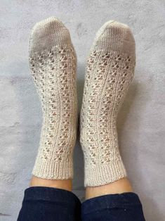 Isadora socks from Önling, knitting pattern Knitting patterns Inge - Lis Holst Knitted Socks Pattern, How To Knit Socks, Socks Knitting, Nordic Sweater, Shoes Pattern, Knitting Kit, Socks Pattern, Sock Knitting Patterns, Learn How To Knit