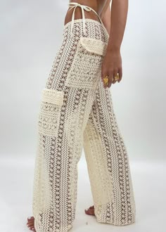 Beachy Outfits, Fest Outfits, Crochet Pants, Mode Crochet, Pants Pocket, Crochet Fabric, Mode Inspo, Cargo Jeans, Mode Inspiration