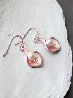 Gold Flower-shaped Wedding Jewelry, Gold Flower Shaped Wedding Jewelry, Gold Flower-shaped Jewelry For Wedding, Gold Flower Shaped Jewelry For Wedding, Valentine's Day Rose Gold Metal Jewelry, Rose Gold Brass Jewelry, Elegant Pink Gold Flower Jewelry, Rose Gold Drop Earrings For Mother's Day, Rose Gold Metal Jewelry For Gifts