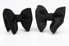 Black Standard Tie With Bow, Black Wedding Bow Tie With Adjustable Back, Black Wedding Bow With Tie Back, Black Bow Tie Back Ties For Wedding, Black Suit And Tie Accessories For Wedding, Black Satin Bow Ties For Wedding, Detachable Black Bow For Wedding, Black Tuxedo Bow With Bow Tie Back, Black Satin Bow For Gift