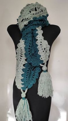 Crocheted lace scarf.  Wool 100% Winter Bohemian Crochet Lace Shawl, Winter Bohemian Shawl With Crochet Lace, Bohemian Crochet Lace Shawl For Winter, Elegant Crochet Shawl For Winter, Winter Knit Shawl Scarf, Winter Crochet Lace Shawl One Size, Handmade Yarn Shawl For Winter, Crochet Lace Shawl For Winter, One Size, Crochet Lace Shawl One Size For Winter