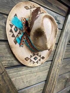 Custom Hat Ideas, Hat Design Ideas, Diy Hat Stand, Western Hat Bands, Hat Branding, Derby Hats Diy Ideas