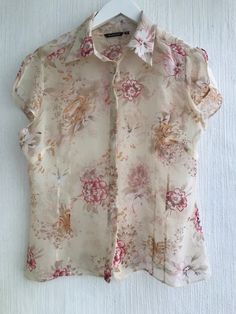 00s blouse sheer floral shortsleeved fitted top size s 38 transparent fabric Bust 52cm x2 Lenght 59cm Condition excellent Elegant Short Sleeve Floral Shirt, Fitted Floral Print Shirt For Spring, Elegant Short Sleeve Top With Floral Print, Elegant Short Sleeve Floral Print Shirt, Feminine Short Sleeve Summer Shirt, Feminine Fitted Short Sleeve Shirt, Fitted Short Sleeve Feminine Shirt, Fitted Feminine Short Sleeve Shirt, Fitted Floral Print Blouse For Summer