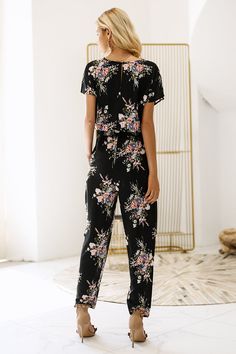 Brand Name:SIMPLEEMaterial:PolyesterType:JumpsuitsLength:Full LengthStyle:BohemianFit Type:LoosePattern Type:PrintDecoration:Lace UpModel Number:JU643Fabric Type:WovenItem Type:Jumpsuits & RompersGender:Women Bohemian Printed V-neck Jumpsuits And Rompers, Bohemian Printed Jumpsuits And Rompers For Spring, Casual Floral Print V-neck Jumpsuits And Rompers, Non-stretch Floral Jumpsuits And Rompers For Vacation, Bohemian Fitted Jumpsuits And Rompers For Loungewear, Bohemian V-neck Jumpsuits And Rompers For Brunch, Chic Floral Print Jumpsuit With Short Sleeves, Chic Short Sleeve Jumpsuits And Rompers With Floral Print, Casual Floral Print V-neck Jumpsuit/romper