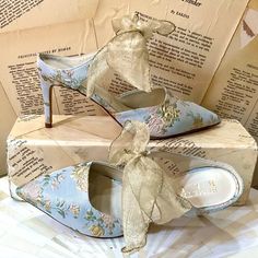 Anthropologie Something Bleu Elvie Mules Blue Floral Brocade Organza Bow Floral Brocade In Subtle Shades Of Gold Blue Green & Pink Muted Gold Organza Bow With Gold Edging New Without Box * Size: 6 Retail Price: $355.00 * 3.5"Stiletto Heel Gold Organza, Organza Bow, Anthropologie Shoes, Vintage Heels, Regency Era, Shades Of Gold, Stiletto Heel, Blue Floral, Shoes Women Heels