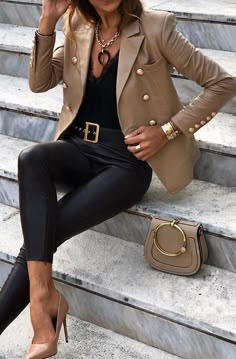 Khaki Blazer Outfit, Mode Over 50, Blazer Outfits For Women, Blazer Outfits, Fall Fashion Outfits