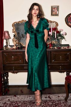 Product Details Be elegant and chic in this eye-catching Serita Jacquard Satin Maxi Dress, crafted from luxurious satin which is fully lined and decorated with delicate rose bows. The V neckline adds an air of sophistication while the vibrant green shade will make you stand out from the crowd. Flaunt your sophistication with this timeless piece. Satin ,Fully lined V Neckline Decorated with rose bows The Fabric 100% Polyester Machine cold washable, lay ，flat to dry Fit Guide Marina Size S model i Luxury Satin Dressy Dresses, Luxury Green A-line Maxi Dress, Luxury Chic Lined Maxi Dress, Luxury Satin Fitted Dress For Dinner, Luxury Chic Satin Dress For Dinner, Luxury Maxi Dress For Dinner, Luxury Green Dresses With Tie Back, Luxury Maxi Dress For Party, Chic Luxury Lined Maxi Dress