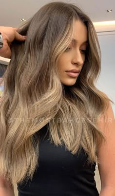 Winter Hair Colours, Brown To Blonde Hair, Balyage Long Hair, Wedding Color Palettes, Brunette Balayage Hair, Brown Hair Balayage, Dark Blonde Hair, Colors Wedding