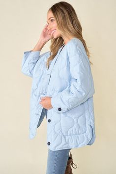 Oversized Quilted Jacket For Workwear, Oversized Casual Blazer With Double Button Closure, Oversized Casual Blazer With Double Button, Trendy Solid Outerwear With Buttoned Pockets, Oversized Outerwear With Button Closure For Winter, Oversized Button-up Outerwear With Pockets, Winter Button-up Utility Jacket With Buttoned Pockets, Winter Utility Jacket With Buttons And Relaxed Fit, Relaxed Fit Button-up Blazer With Snap Buttons