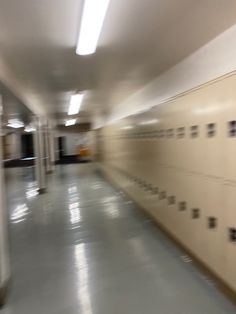 an empty hallway with several lockers in it