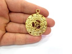 Material : gold plated zinc alloy Color : Gold Size : 36mm Quantity : 1 pc To see other all gold charms please click below https://www.etsy.com/shop/AZsupplies/search?search_query=nice+gold+charm&order=date_desc&view_type=list&ref=shop_search To see other all silver charms please click below https://www.etsy.com/shop/AZsupplies/search?search_query=nice+silver+charm&order=date_desc&view_type=list&ref=shop_search To see other all raw brass charms please click below https:// Nickel-free Gold Alloy Jewelry, Yellow Gold Brass Charms For Jewelry Making, Yellow Gold Metal Charms For Gifts, Gold Plated Pendant Charms, Gold Charms With Lobster Clasp For Jewelry Making, Yellow Gold Metal Charms For Gift, Gold Round Nickel-free Jewelry, Gold Pendant Jewelry Cadmium-free, Handmade Gold Alloy Jewelry