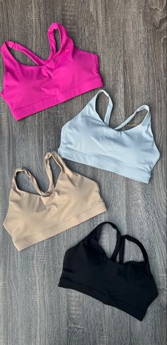 This season, break fashion boundaries with the ALEXANDRIA TOP! Perfect for all occasions, this contemporary-style top features a strappy back and light padding, giving you a fashionable look that won't sacrifice comfort. Step out in style and turn heads in the ALEXANDRIA Summer Activewear With Adjustable Straps And Cross Back, Racerback Top With Removable Bra Pads, Cross Back Activewear For Summer, Spring Athleisure Tops With Adjustable Straps, Solid Cross Back Activewear For Summer, Sports Top With Removable Bra Pads, Stretch Sports Bra With Removable Pads For Spring, Trendy Sports Bra With Adjustable Straps For Workout, Solid Color Gym Tops With Removable Bra Pads