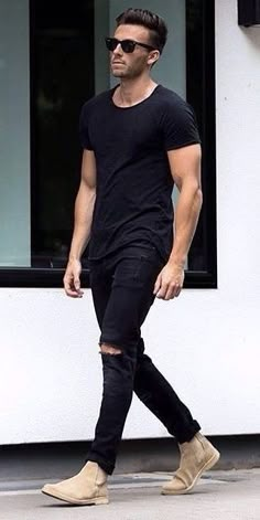 Chelsea Boots Outfit, Miami Outfits, All Black Fashion, Figure Studies, Boyfriend Jean, Outfit Jeans, All Black Outfit, Mens Casual Outfits