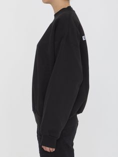 This black cotton jersey sweatshirt features a long-sleeved crewneck design, complete with both the Balenciaga Activewear logo on the front and back. It also has a ribbed collar, cuffs, and hem for a comfortable, regular fit. Size nationality: US Product number: 3304911 Product code: 697869TQVT81083 Composition: 100% cotton Drop Shoulder Sweats With Ribbed Cuffs For Streetwear, Oversized Sweats With Ribbed Collar For Streetwear, Oversized Hoodie With Ribbed Cuffs And Crew Neck, Oversized Crew Neck Hoodie With Ribbed Cuffs, Sporty Long Sleeve Sweatshirt With Ribbed Neckline, Sporty Drop Shoulder Sweatshirt With Ribbed Cuffs, Oversized Sweatshirt With Ribbed Waistband And Crew Neck, Sporty Sweater With Ribbed Collar And Drop Shoulder, Urban Drop Shoulder Sweatshirt With Ribbed Cuffs