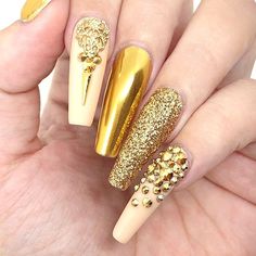 Tag someone who loves gold 💛✨ . . Shop for featured products: Mirror Gold Chrome (new formula!) Champagne Gold glitter dust Metallic Sunshine Swarovski crystals Long Triangle studs Queen's Lace charm Velvet Matte No-Wipe Gel Topcoat Diamond Shine No-Wipe Gel Topcoat Stay Put Gelly Charme Gel (coming soon!) . . Nails by @whitenovia for @daily_charme 💕 . . . #goldnails #gold #nails #nailart #coffinnails #mattenails #glitternails #chromenails #swarovski #swarovskinails #nailsofinstagram #nailpro Nail Black And Gold, Gold Homecoming Nails, Chrome Nail Ideas, Homecoming Nails Gold, Chrome Nail Polish, Elegant Manicure, Gold Nail Polish