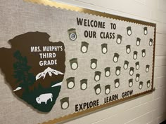 a bulletin board with the words welcome to mr murphy's third grade on it