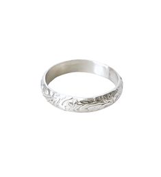 a white gold ring with leaves on it