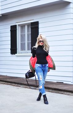 Roses Turn Into Dust | ...love Maegan Winter Street Style, Mock Neck Bodysuit, Style Lookbook, Winter Street, Street Style Winter, Edgy Style, Simple Chic, Chic Casual, Dresses Pants