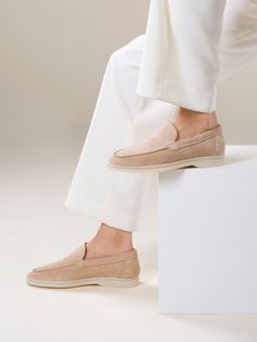 These Aurélien Yacht Loafers Beige with White/ Light Sole for Women Size 6.5 symbolize Mediterranean style and ultimate comfort. A combination of traditional details and a contemporary twist. This model is made in  Suède. The  Shoes are made entirely by hand in Italy. For exclusive, luxurious and handmade Italian Shoes you've come to the right place at Aurélien! Slip-on Moccasins With Suede Lining For Galas, Beige Leather Sole Loafers For Galas, Beige Loafers With Leather Sole For Galas, Luxury Beige Leather Shoes With Textured Sole, Beige Suede Loafers For Galas, Almond Toe Moccasins With Stitched Sole For Galas, Timeless Loafers With Stitched Sole For Galas, Beige Slip-on Moccasins For Galas, Wingtip Moccasins With Rubber Sole For Galas