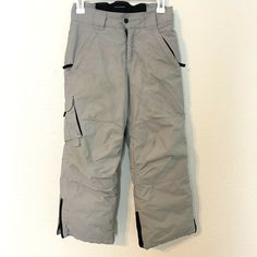 Columbia Youth Snow Pants Gray Solid Pockets Sportswear Size 10/12. Condition is Pre-owned. Shipped with USPS Priority Mail. Has my minor faint stains throughout Please review photos Inseam 23 inches Rise 10 inches Waist 26 inches Inventory J20 Buy List, Snow Pants, Parachute Pants, Columbia, Skiing, Size 10, Grey, 10 Things, Pants