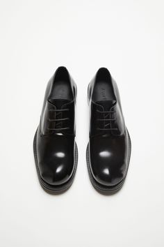 Derby lace-up shoes are crafted from leather and detailed with a bump finish on the toe. FN-MN-SHOE000216 Low-top Calf Leather Lace-up Shoes For Derby, Calf Leather Oxfords With Rubber Sole For Derby, Calf Leather Lace-up Shoes For Derby With Textured Sole, Calf Leather Lace-up Shoes For Derby With Stitched Sole, Designer Oxfords With Contrast Sole And Wingtip, Calf Leather Lace-up Oxfords With Contrast Sole, Designer Wingtip Oxfords With Contrast Sole, Designer Oxfords With Contrast Sole And Round Toe, Calf Leather Lace-up Oxfords With Rubber Sole