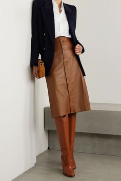 Skirt Office, Private Banking, Leather Skirt Outfit, Cotton Poplin Shirt, 가을 패션, Poplin Shirt, Mode Inspiration