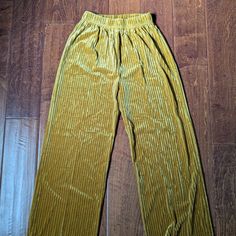 Velvety/Cordoroy Style Wide Leg Pants In A Beautiful Golden Color. And Don't Sacrifice The Style For Comfort, As These Are Elastic Waistband! Nwt Yellow Pants With Elastic Waistband, Yellow Straight Pants With Elastic Waistband, Casual Gold Wide Leg Bottoms, Vintage Wide Leg Yellow Pants, Yellow Full-length Pants With Elastic Waistband, Casual Gold Pants For Fall, Vintage Wide Leg Yellow Bottoms, Yellow Non-stretch Straight Pants, Vintage Yellow Wide-leg Bottoms