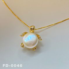 ✿ Item: Handmade Sea turtle Pendant Necklace with Natural Freshwater Pearl ✿ Pearl Color: Natural untreated，Pink ，White，Gold，with Wonderful iridescent luster ✿ Pearl Size:12-13mm ✿ Accessories material: 14K Gold Plating，Luxurious gold layer over sterling silver for added elegance and durability. ✿ Pendant shape: Sea turtle ✿ The handmade Pendant Necklace come in a fine gift bag, Ideal gifts for Halloween to your girlfriend, daughter, wife, and mom to express your sincere love. ✿ We strive to pro Simplistic Jewelry, Sea Turtle Jewelry, Gifts For Halloween, Dope Jewelry Accessories, Ocean Inspired Jewelry, Turtle Jewelry, Handmade Pendant Necklace, Nautical Jewelry, Turtle Necklace