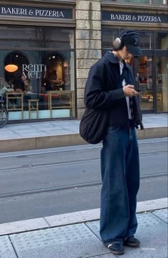 Korean Street Fashion Men, Street Style Outfits Men, Guys Clothing Styles, Mens Outfit Inspiration, Foto Poses, Mens Fashion Streetwear