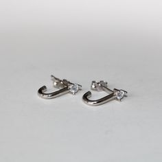 A dainty pair of earrings comfortable for daily wear and suitable for every occasion. Gold Earrings, Silver Earrings, Daily Wear, Porter, Silver, Gold, How To Wear