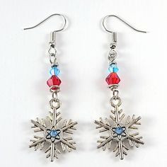 Snowflake Christmas Charm Blue And Red Glass Beads Silver Dangle Earrings. 2.5" Long. Handcrafted. Usa. Christmas Resin Jewelry, Diy Christmas Jewelry Ideas, Xmas Earrings, Christmas Jewelry Diy, David Yurman Earrings, Earrings Bead, Diy Jewelry Unique, Multicolor Earrings, Christmas Tree Earrings