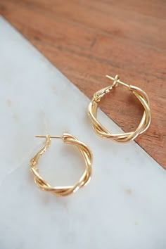 Our Dainty Twisted Hoop Earrings are a perfect, minimalist earrings to add to any outfit! Made with 14K Gold filled metal, and measure 27mm x 28mm. Available in gold. Lead and Nickle free.#DaintyGoldHoopTwistedEarrings#GoldFilledTwistedHoopEarrings#Earrings #MinimalisticEarrings#BeachVibeEarrings #EarringInsporationIdeas #SummerEarrings#StylishGoldEarrings #PrettyEarrings#CuteGoldEarrings #AdorableEarrings#CuteJewelryIdeas #SimpleEarrings#Earrings #GoldHoops #EarringIdeas #CuteSummerJewlery Simple Classy Earrings, Cute Gold Hoop Earrings, Dainty Jewelry Earrings, Small Gold Jewelry, Minimal Gold Earrings, Gold Hoop Earrings Outfit, Trendy Gold Earrings, Cute Gold Earrings, Earrings Trending