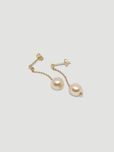 DESCRIPTIONAs a part of our Pearl Collection, these earrings pay homage to a timeless and classic adornment, the pearl. These 14k yellow gold drop earrings feature cultured, freshwater pearls and a sparkly chain that is guaranteed to glisten when it hits the light. Polish off your evening look with these fun and dangly earrings, which pair perfectly with The Hanging Pearl Huggies + The Pearl Studs. DETAILS - 14k gold and freshwater pearls- full earring length: 40mm Formal Dangle Pearl Chain Jewelry, Classic Dangle Jewelry With Pearl Chain, 14k Gold Dangle Linear Earrings With Pearl Drop, 14k Yellow Gold Dangle Pearl Earrings, Dangle Pearl Earrings With Pearl Chain, Dangle Pearl Earrings With Adjustable Chain, 14k Gold Drop Pearl Earrings With Pearl Chain, Gold Linear Pearl Chain Earrings For Formal Occasions, 14k Gold Pearl Chain Drop Earrings