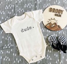 🍼Expecting a little dude? Fun way to tell the world! Our Dude bodysuit is a lot of fun and easy to mix and match with other cute props to let the world know your good news. Congrats @earthandhand.co and thank you for sharing your good news with us. #finnandemma #genderreveal Fun Unisex Cotton Onesie, Cute Onesie With Graphic Print, Gender Neutral Cricut Onesie, Unisex Cute Onesie With Graphic Print, Playful Cotton Onesie With Graphic Print, Organic Clothes, Gender Reveal Ideas, Its A Boy, Life Is Tough